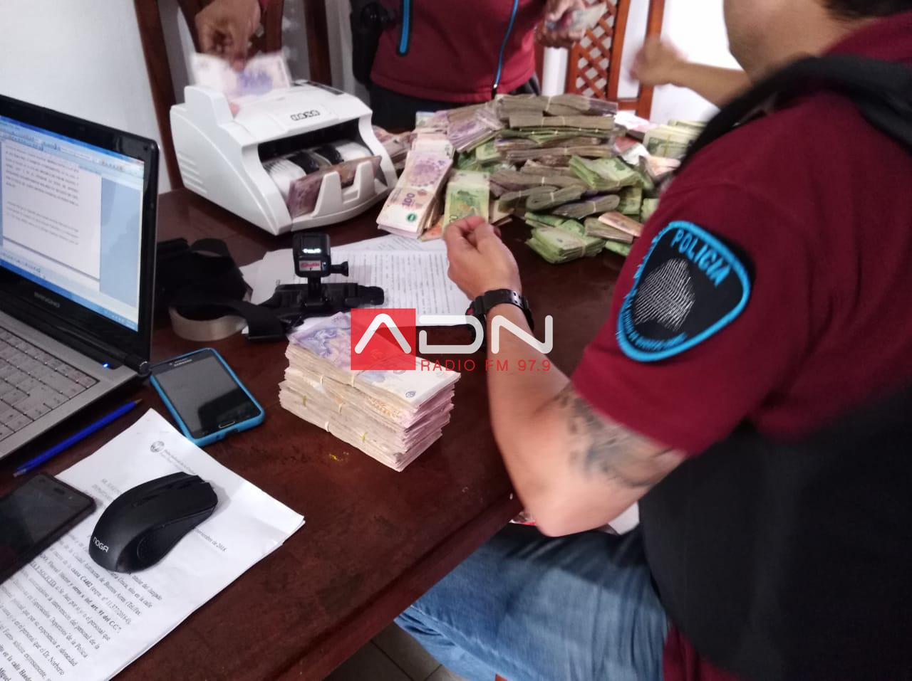 Secuestraron entradas y millones de pesos en un allanamiento a la casa de un barra de River