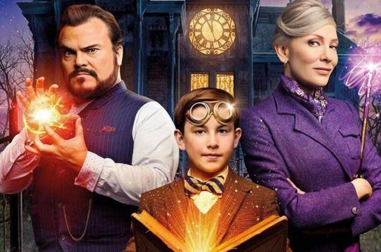 La casa con un reloj en sus paredes