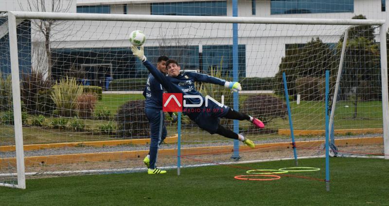 CnHOv2lXgAQgsSe CnHOv2lXgAQgsSe