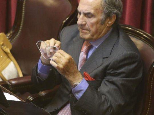 carlos-reutemann-es-senador-nacional-2003