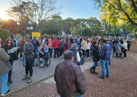 una_luz_por_la_discapacidad_fuerte_reclamo_en_rafaela_por_la_crisis_del_sistema_de_atencion