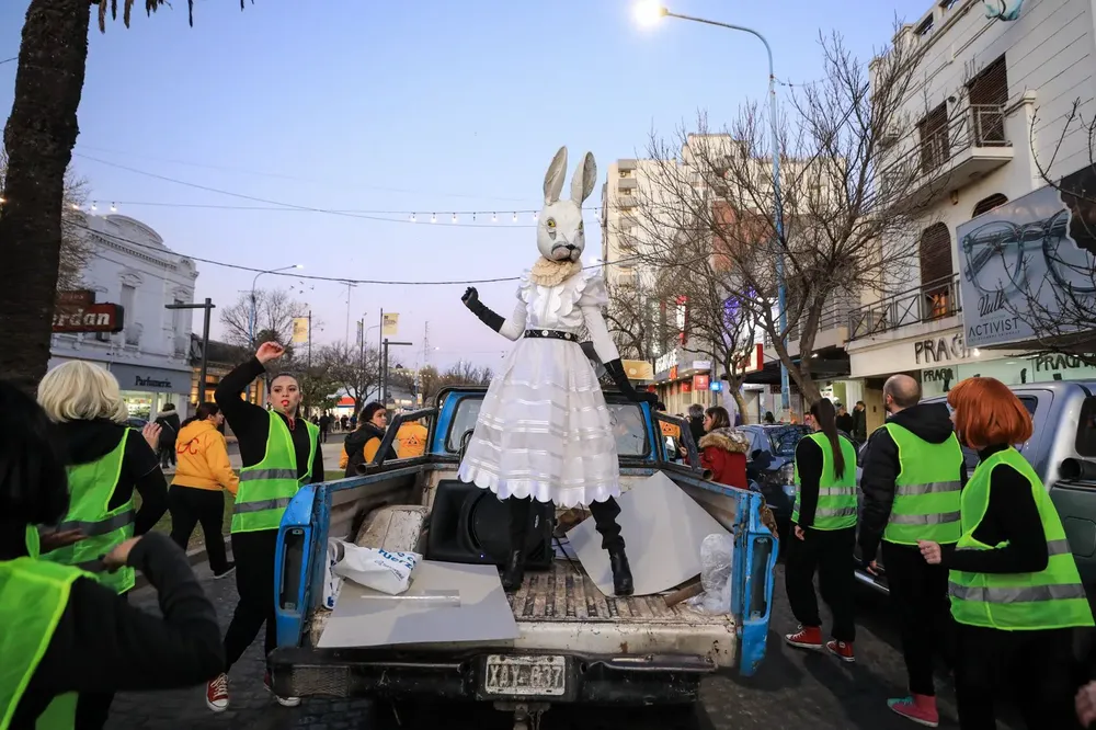 dbb023d0-6ce2-47ea-a7e7-d139d9198336