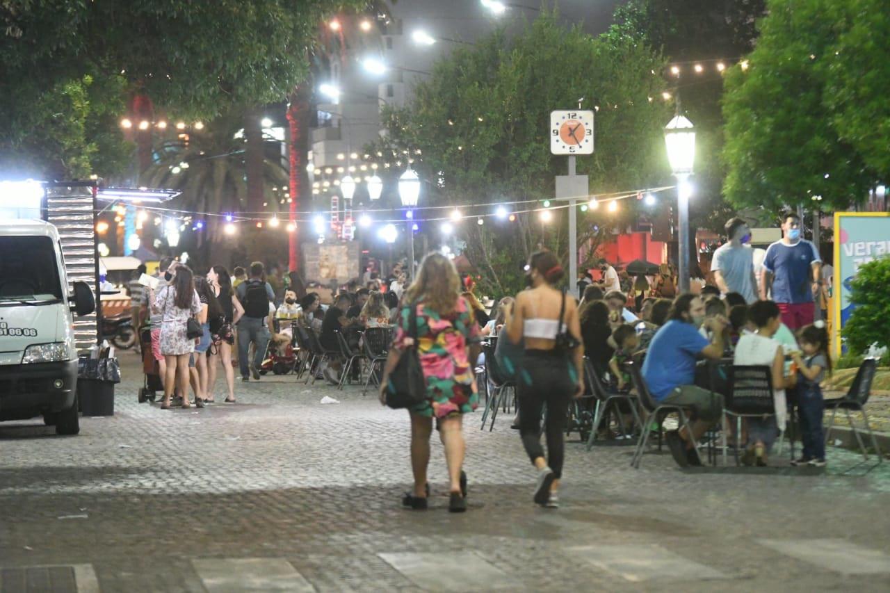 Noche de DJ's y gastronomía 1