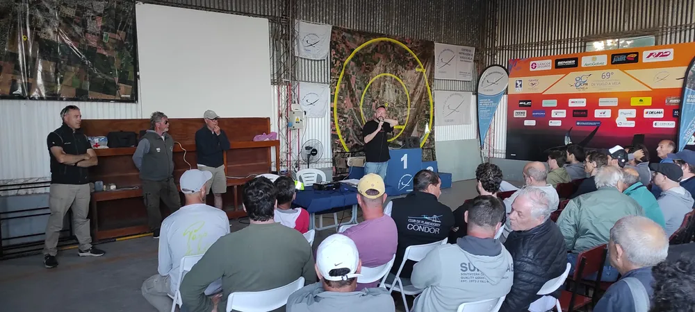REUNION DE PILOTOS REGIONAL VUELO A VELA RAFAELA 2025 - 9-11-25 (1)