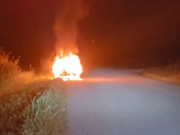 incendio_auto_camino_susana_a_rafaela_zona_rural