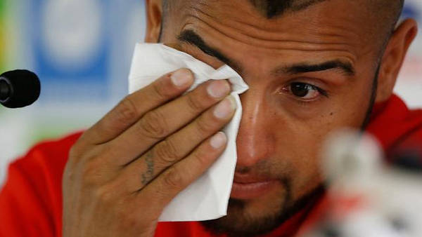 Arturo-Vidal-llora-exposicion-prensa_CLAIMA20150617_0191_28