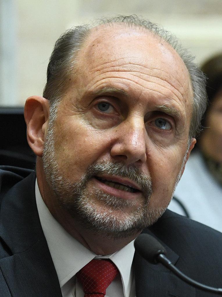 Omar_Perotti_-_Senado_debate_IVE_-_8_ago_2018