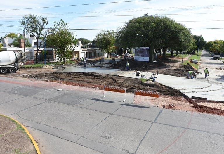 Comenzó la pavimentación de rotonda de Luis Fanti y Suipacha