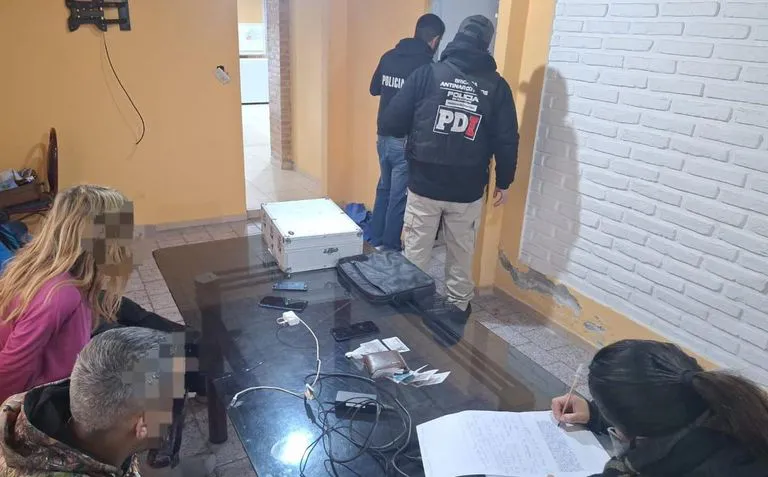 allanamiento_pdi_policia_barrio_amancay_tarde