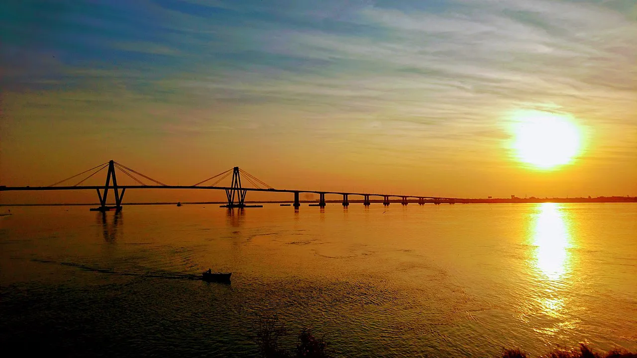 Puente-Belgrano-sobre-el-río-Parana