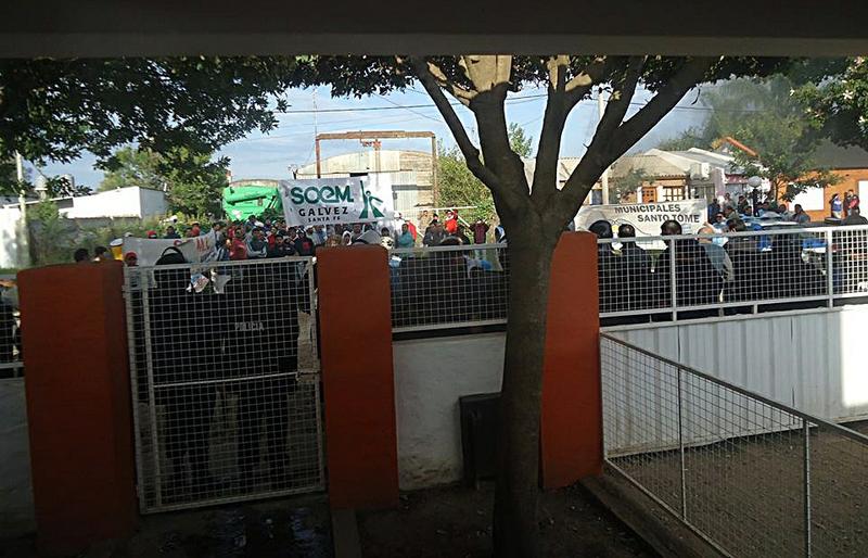 multimedia.grande.9b4d913d49e57a5e.6d65796572202d206d616e6966657374616369c3b36e206672656e74652061205f6772616e64652e6a7067