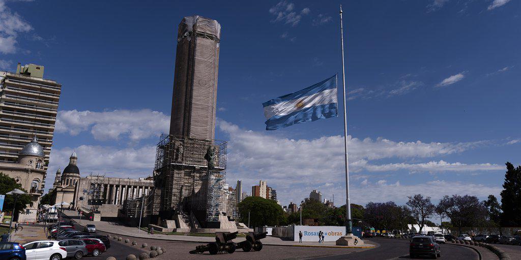 Monumento-a-la-Bandera-Media-Asta-Rosario4