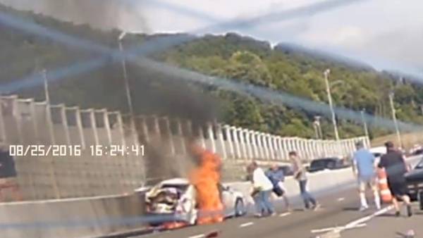 dramatico-rescate-despues-choque-multiple_CLAIMA20160830_0149_28