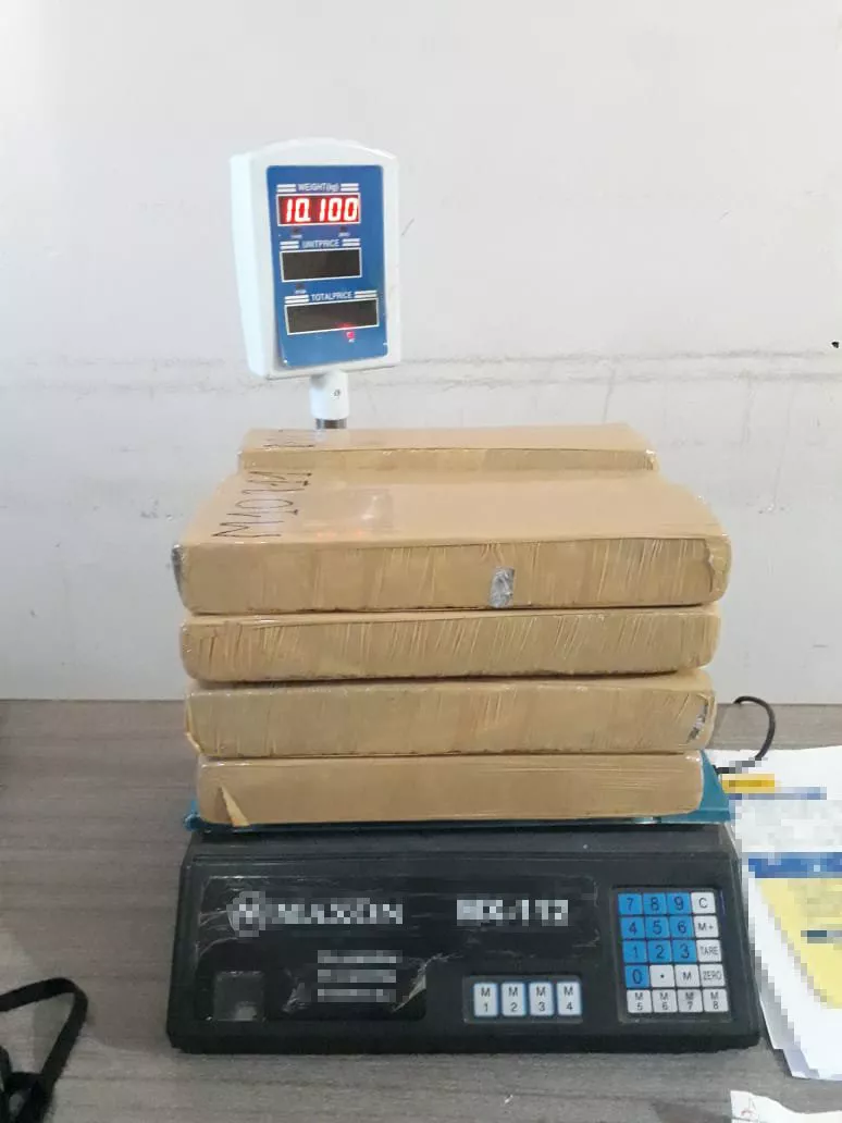 hallan_10_kilos_de_marihuana_en_una_encomienda_3