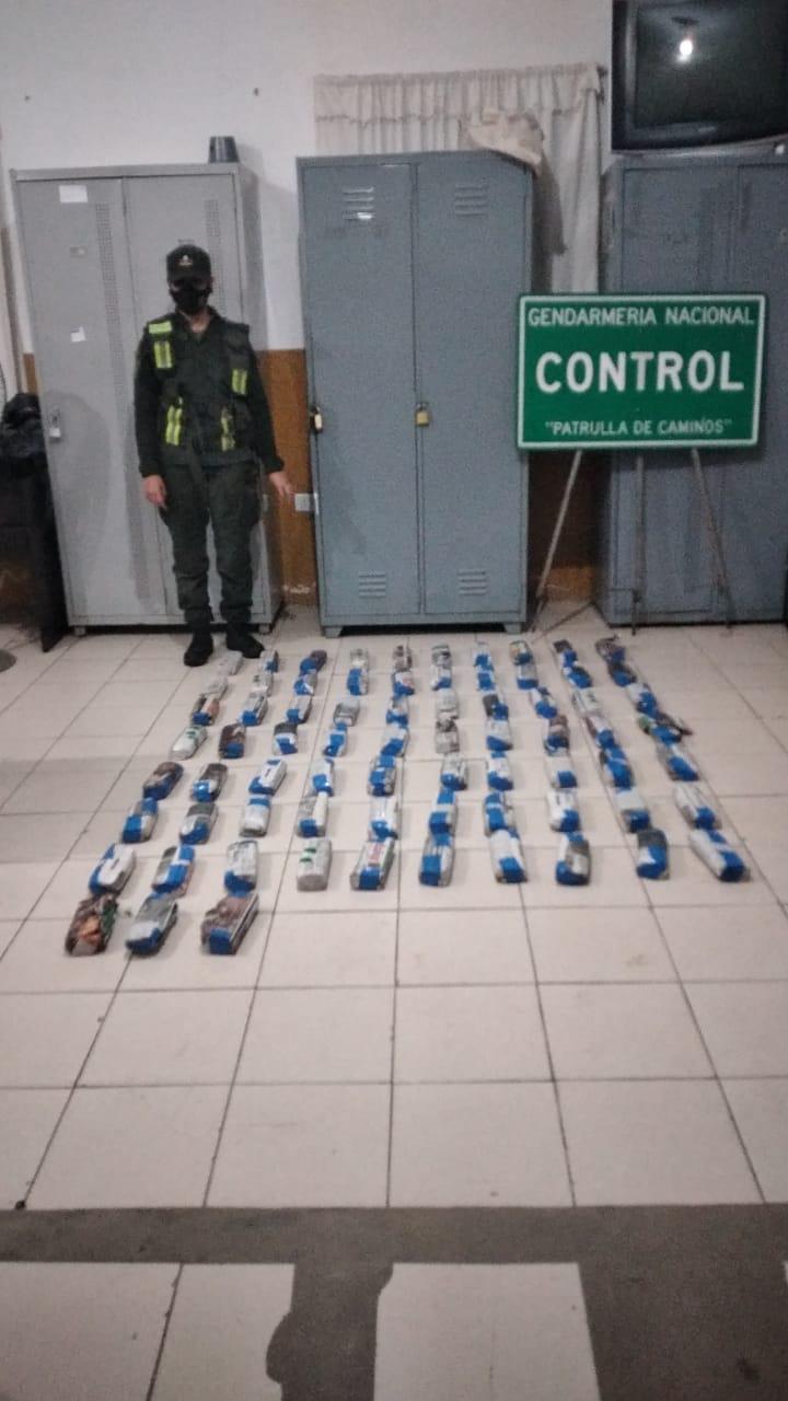 Ocultaba más de 18 kilos de hojas de coca entre bolsas con poroto (2)