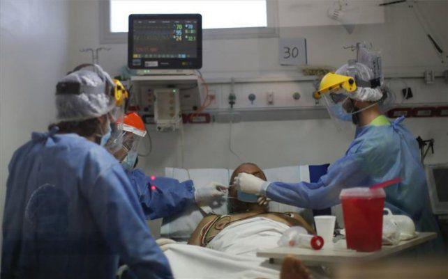 los-profesionales-la-salud-se-ven-desbordados-la-curva-los-contagios