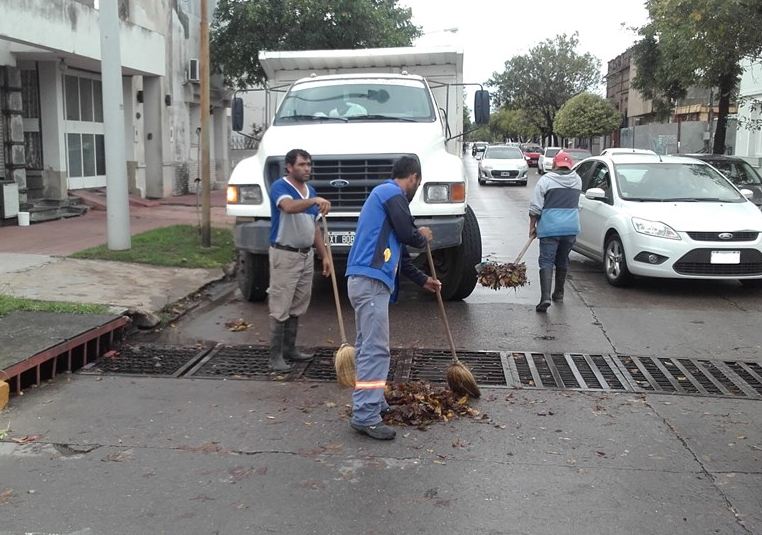 Limpieza - Se realiza un operativo de limpieza de bocas de tormenta