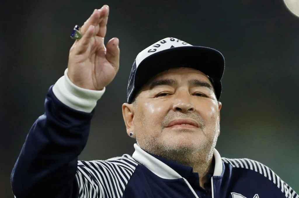 334364_maradona12212