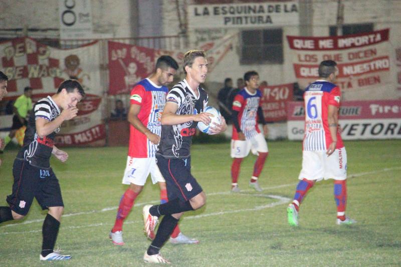 multimedia.grande.b4f4b05318f79ba4.6772616e64652e6a7067