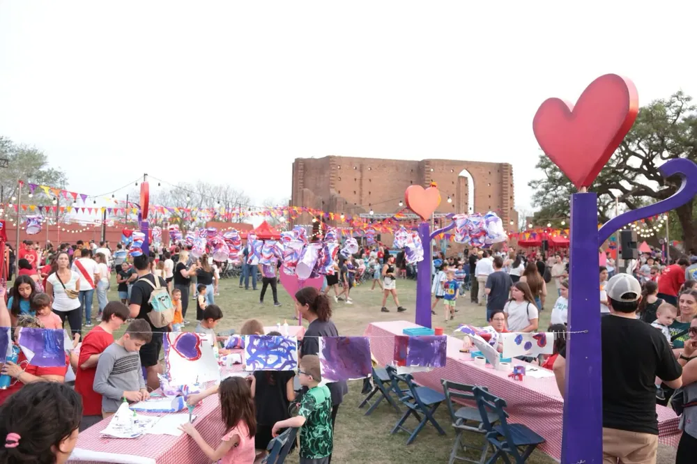 25dc2a37-5044-4d40-b6b5-75f62135a94d