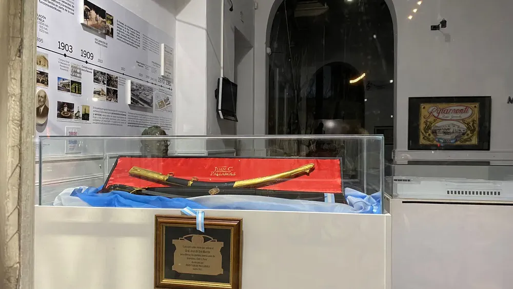 b063b751-227a-4a42-a2a0-54a3cb25f53f