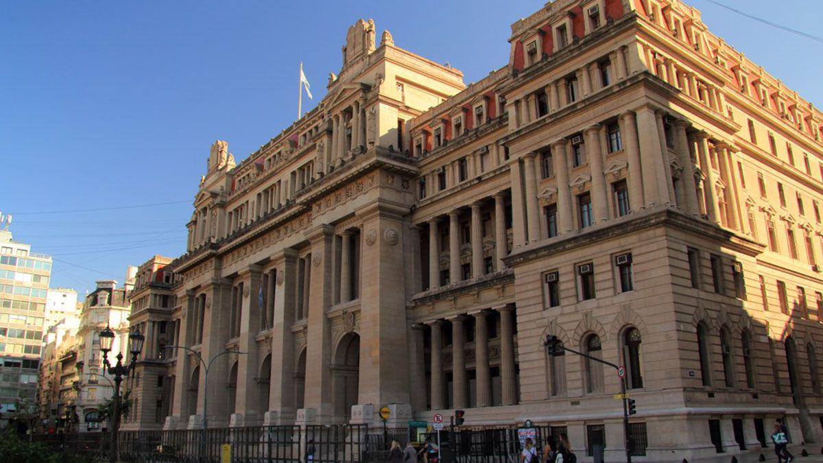 el-maximo-tribunal-fundo-su-fallo-al-considerar-inconstitucional-el-articulo-76-la-ley-26078-presupuesto-el-ano-2006-que-disponia-la-prorroga-unilateral-la-detraccion-del-15-la-masa-coparticipable