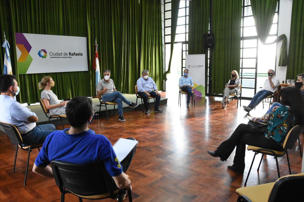 Reunión con concejales por Decreto