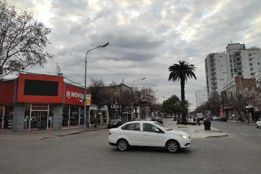 l_Clima-Rafaela-nubes-nublado-frio-tormenta-llueve-lluvia-3