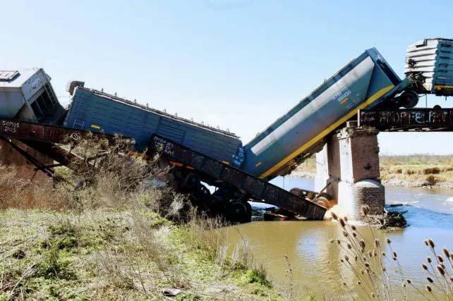 Tren-caido-La-Capital-T