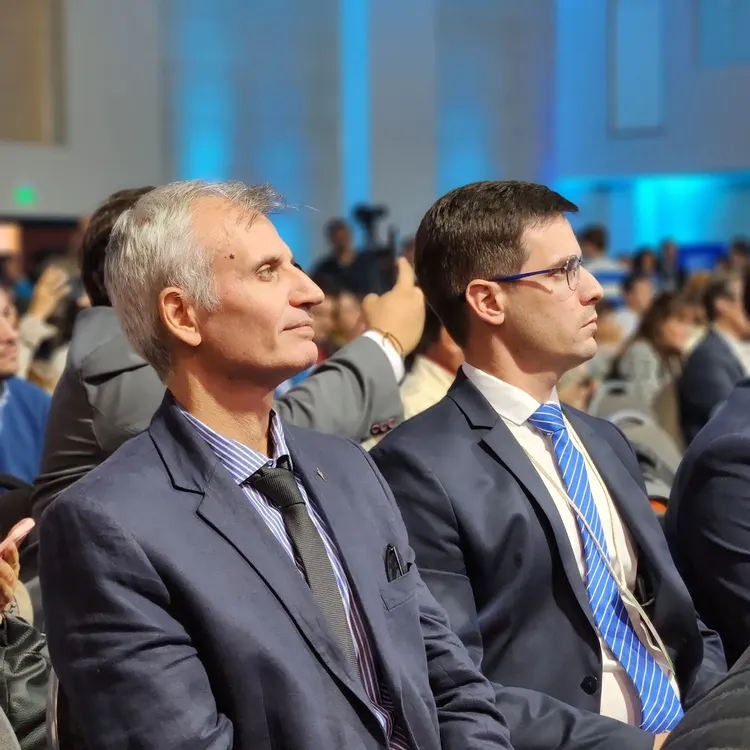 72150cb7-cc01-43a3-9da5-1e501967276f