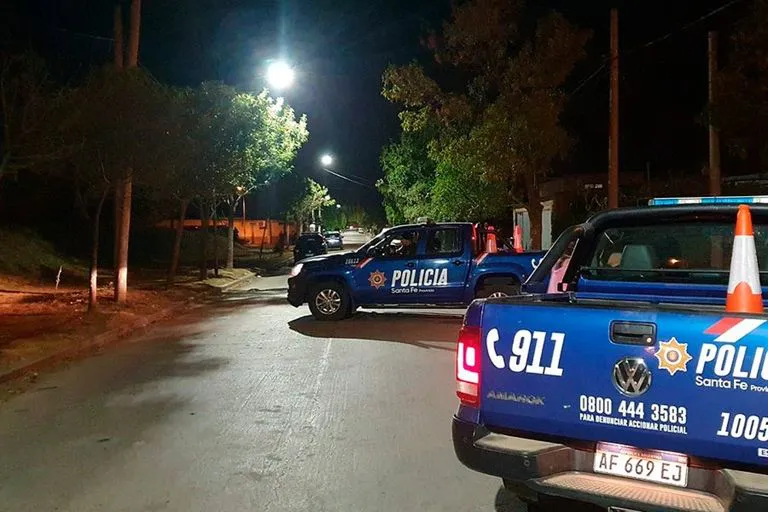 patrullero_policia_movil_policial_noche_barrio_barranquitas_jaime_ferre