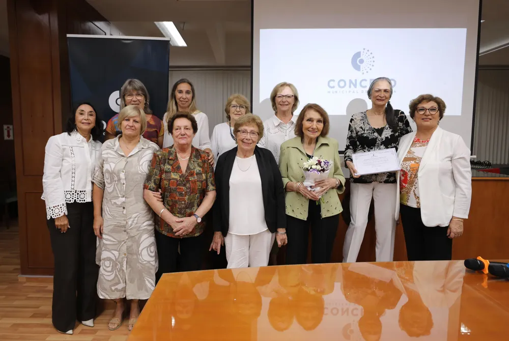MUJERES