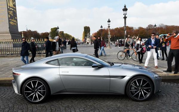 James-Bond-parade-Francia-AFP_CLAIMA20151012_0085_29