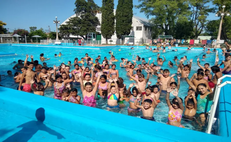 6iokp2cld7qucw8q_Todos al agua-1300x800