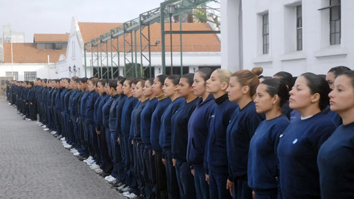 cadetes-una-las-apuestas-es-reformular-la-formacion-los-futuros-policias-restablecer-viejas-jerarquias