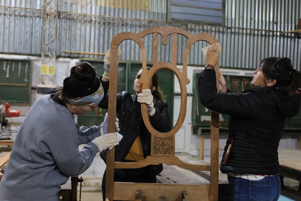 eb252a72-9f09-4013-9774-95660ea9bd7d