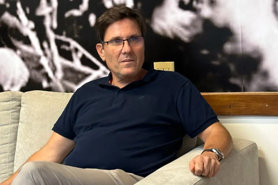 804331-ro00fo0103web-20-281-29