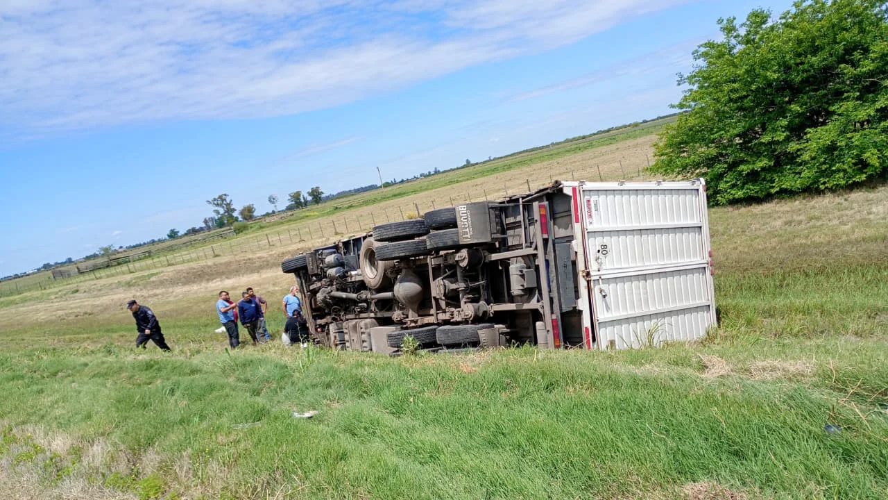 CAMION VUELCO