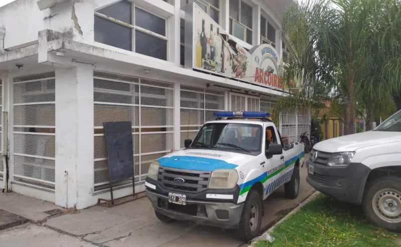 6rdu88m9wey1k6vk_poli